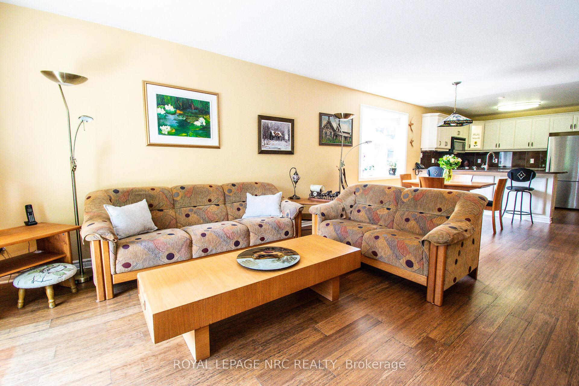 Photo 6 of 11 Kinsman Court, Pelham, Fonthill — HOMEH