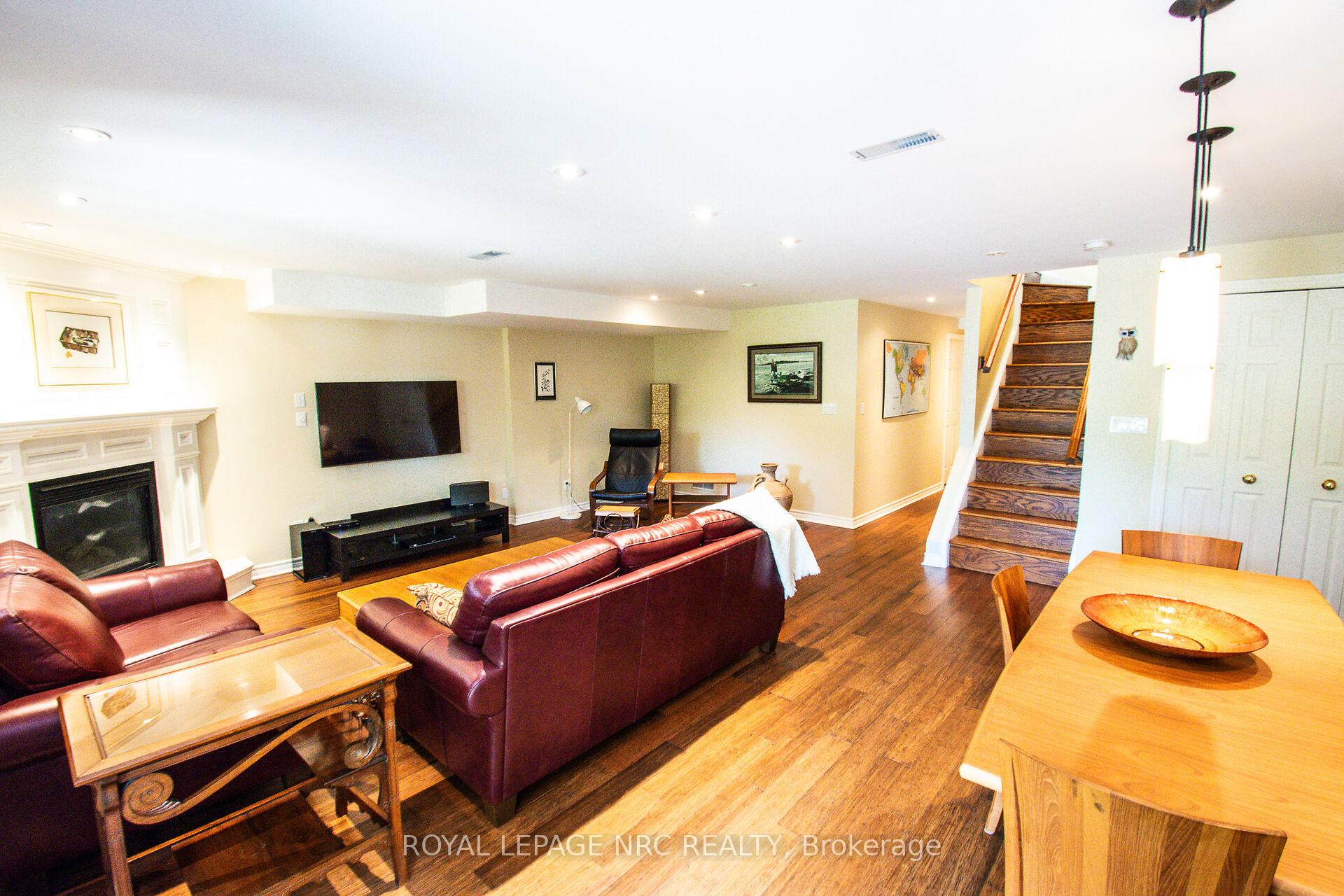 Photo 10 of 11 Kinsman Court, Pelham, Fonthill — HOMEH