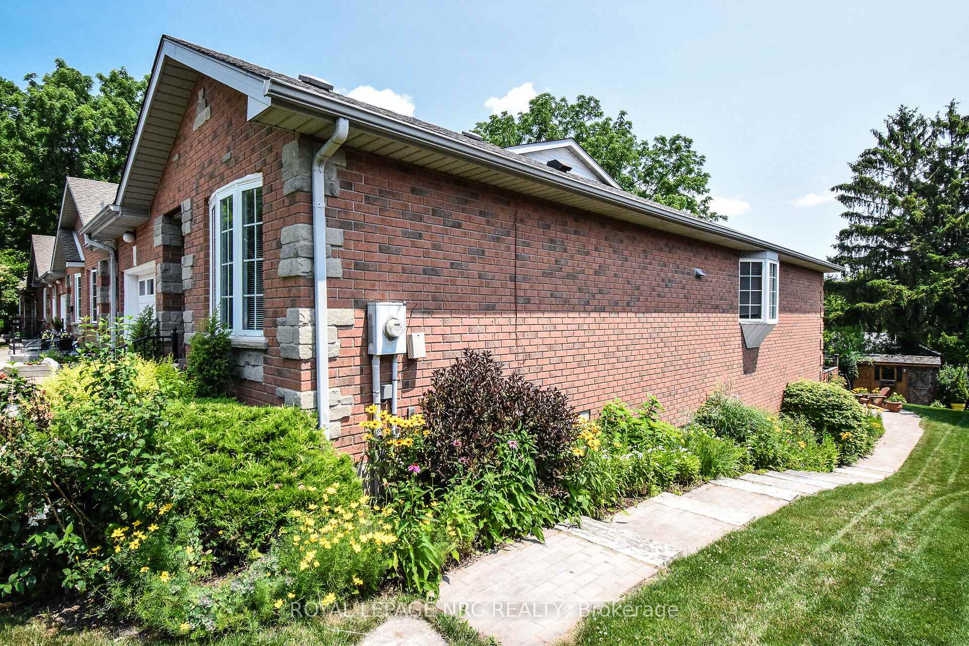 Photo 15 of 11 Kinsman Court, Pelham, Fonthill — HOMEH