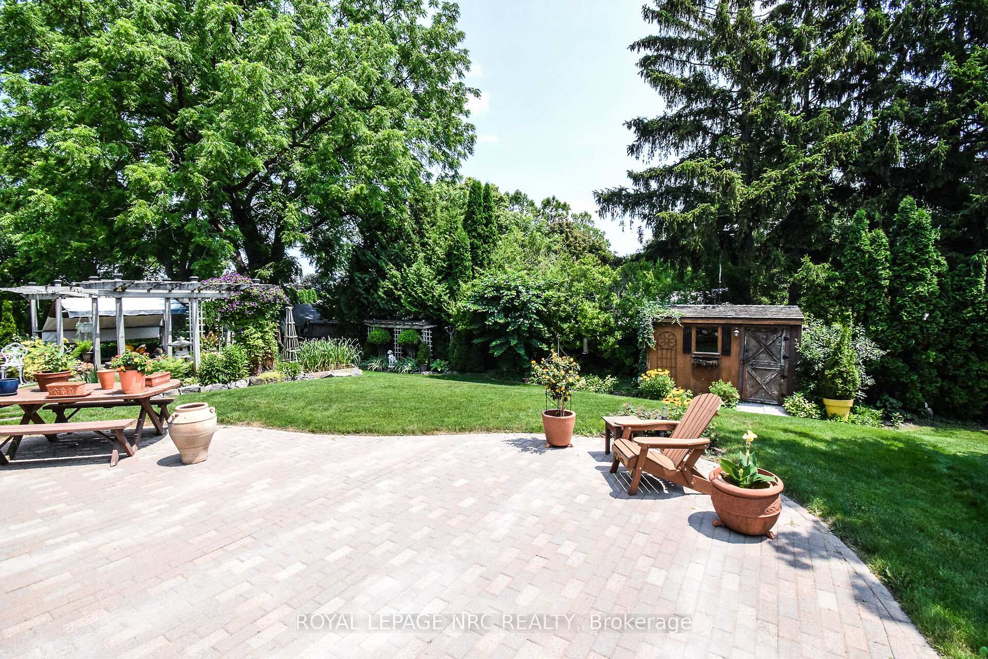 Photo 17 of 11 Kinsman Court, Pelham, Fonthill — HOMEH