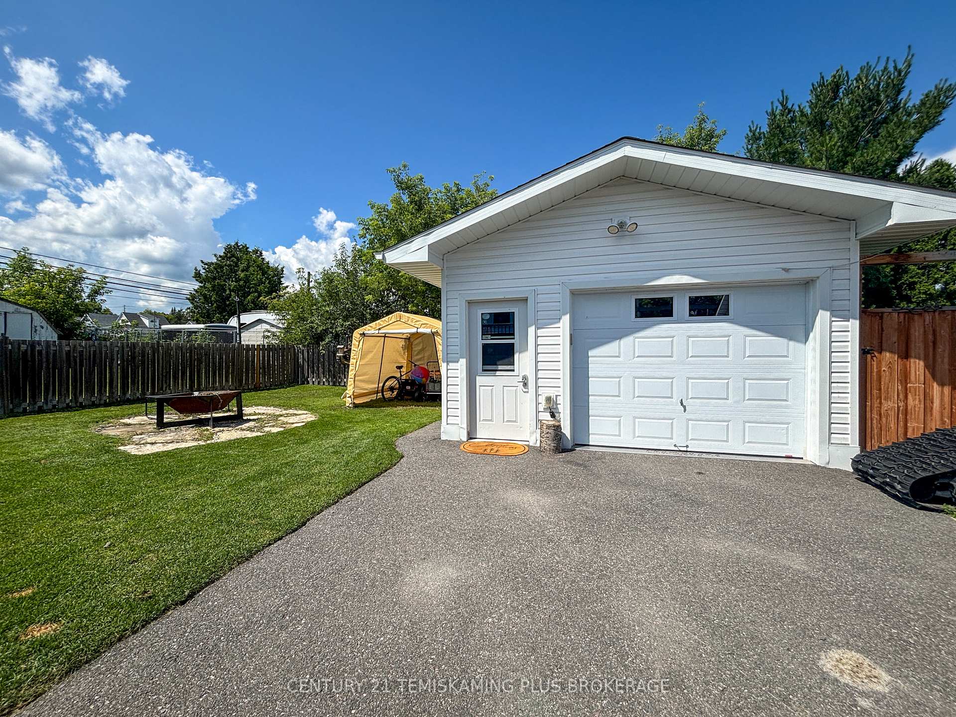 Photo 2 of 391 Cecil Street, Temiskaming Shores, Haileybury — HOMEH