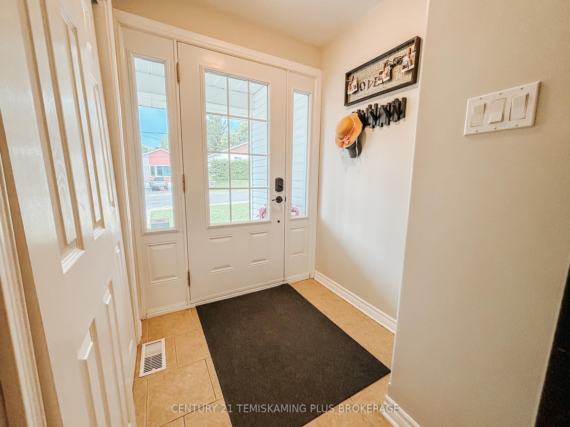 Photo 4 of 391 Cecil Street, Temiskaming Shores, Haileybury — HOMEH