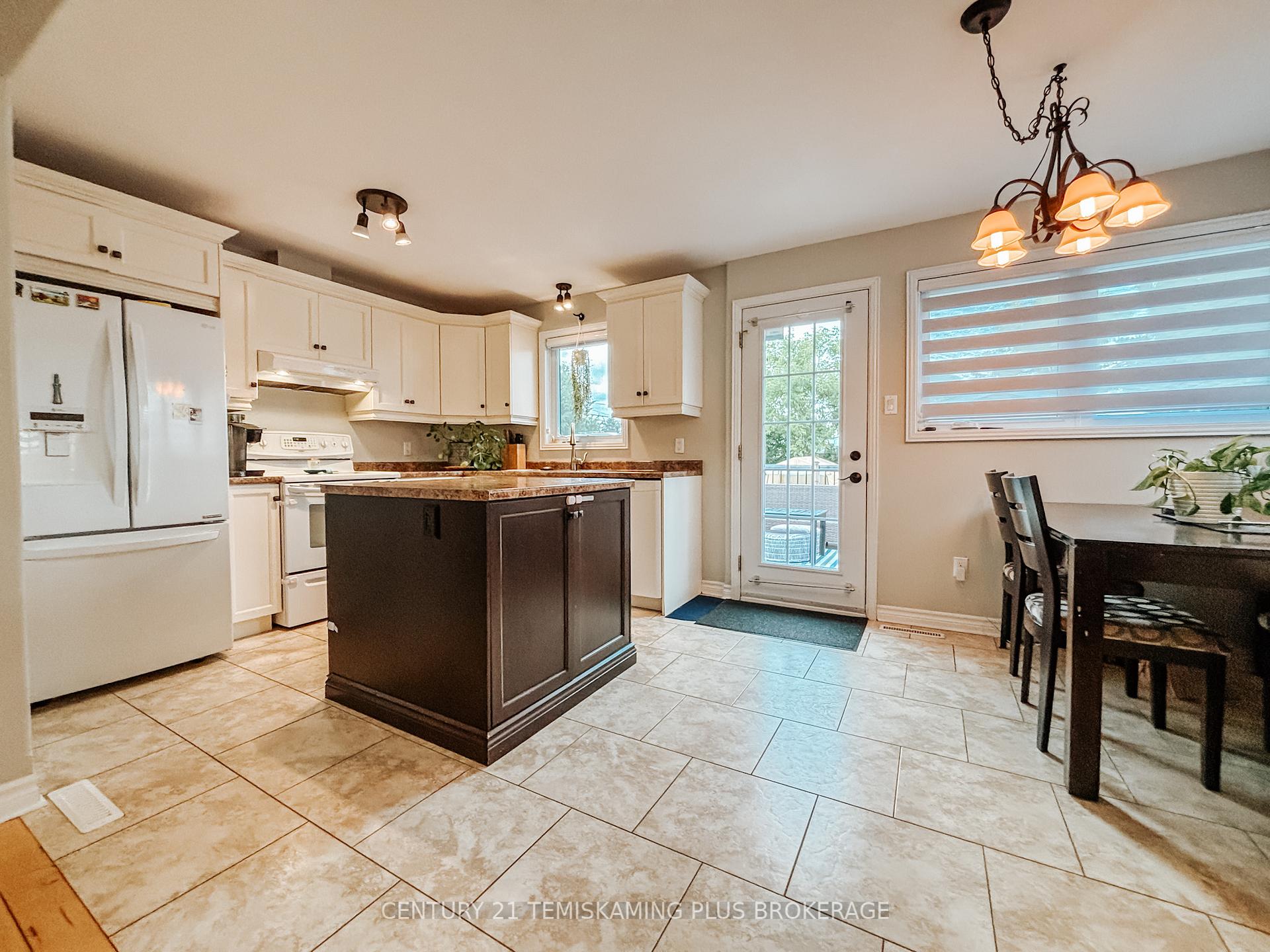 Photo 6 of 391 Cecil Street, Temiskaming Shores, Haileybury — HOMEH