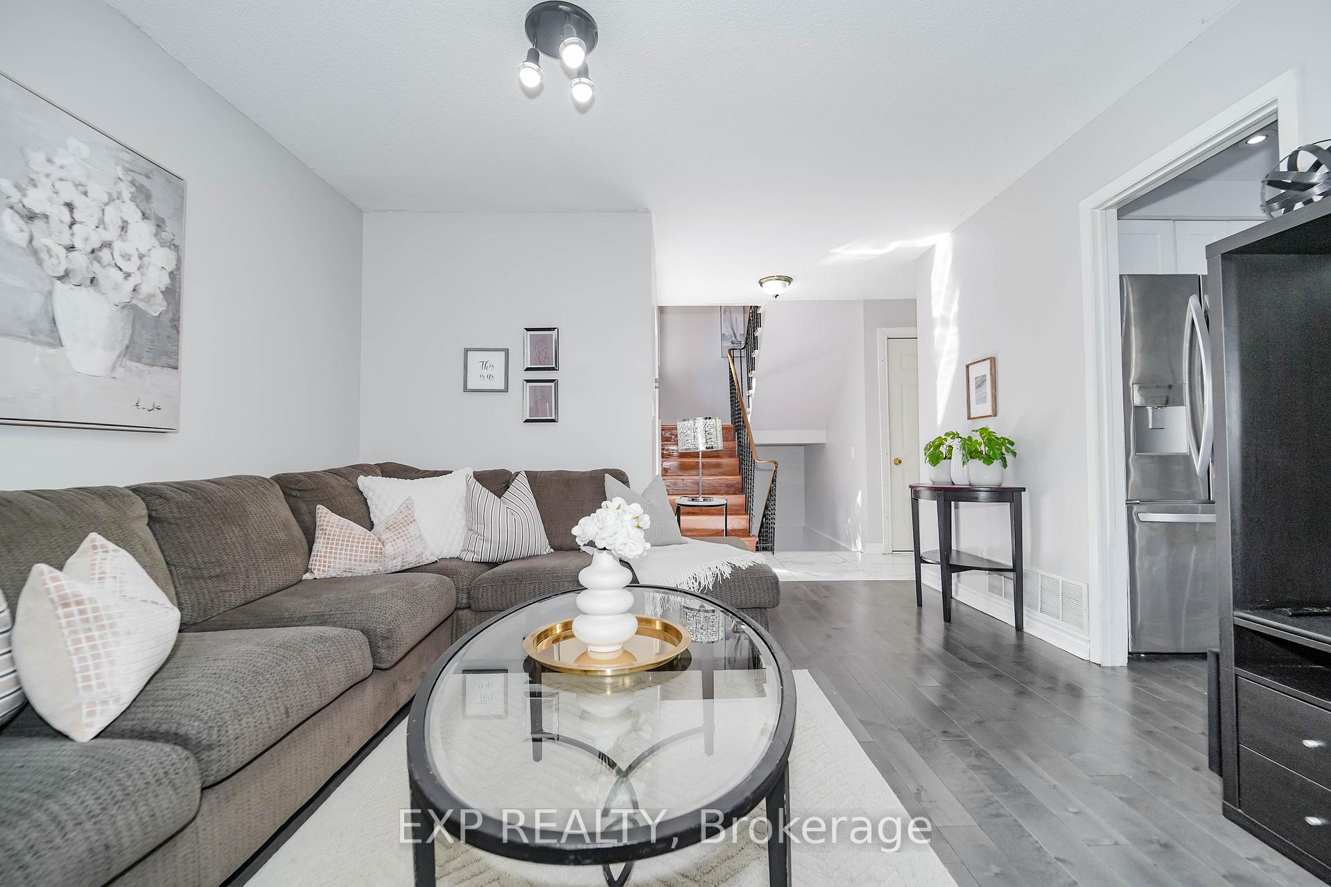 Photo 7 of 76 Salisbury Circle, Brampton, Brampton North — HOMEH