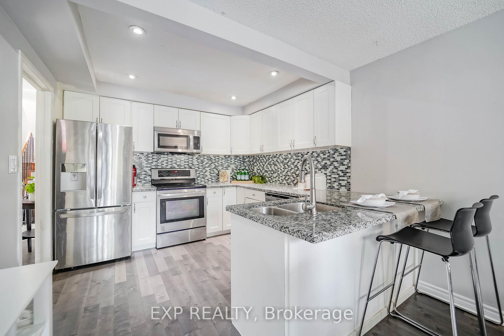Photo 11 of 76 Salisbury Circle, Brampton, Brampton North — HOMEH