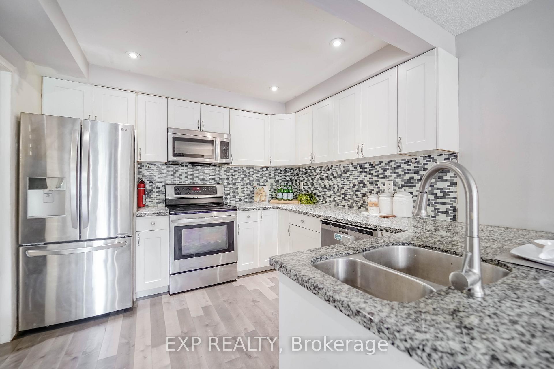 Photo 8 of 76 Salisbury Circle, Brampton, Brampton North — HOMEH