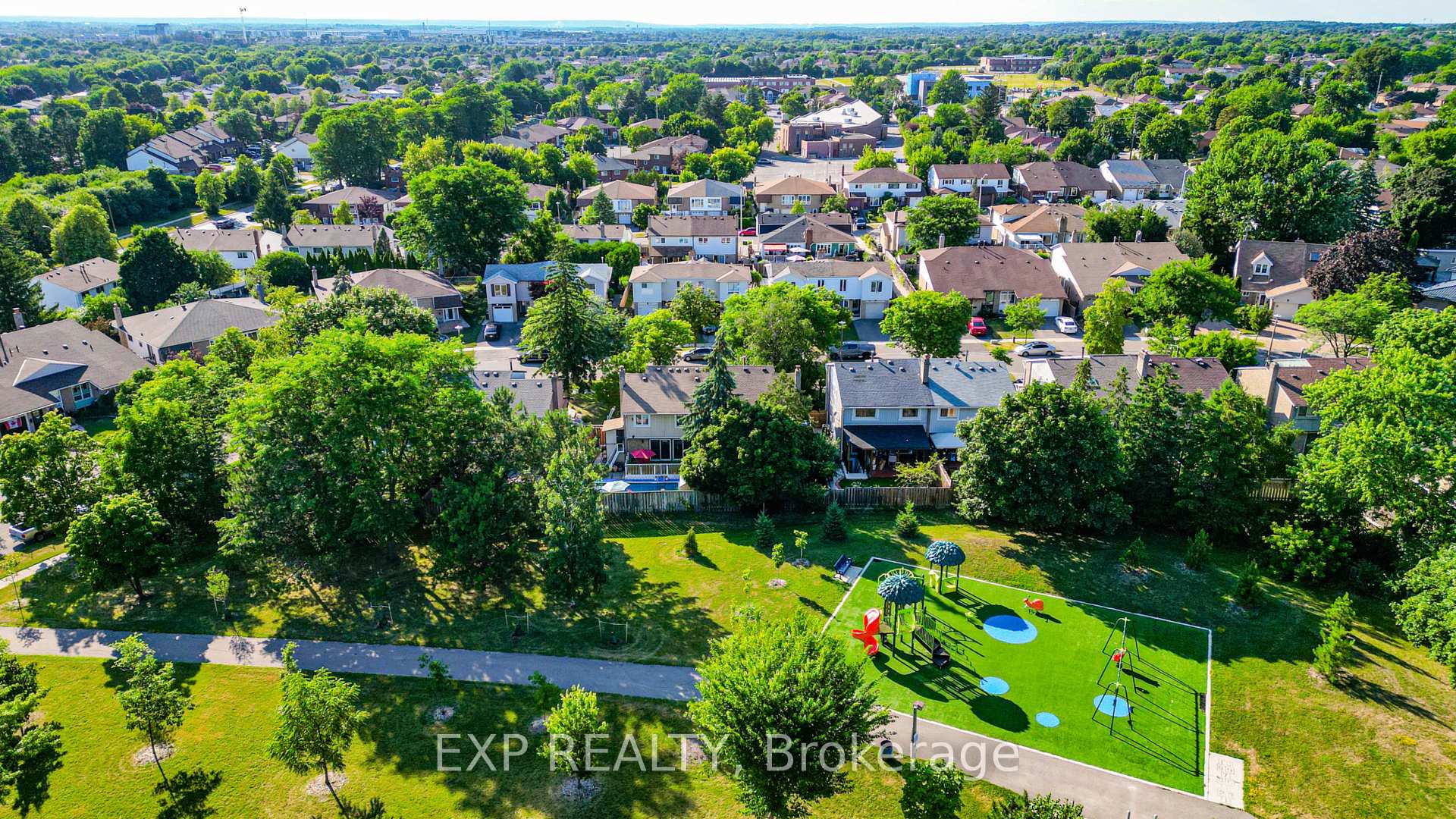 Photo 36 of 76 Salisbury Circle, Brampton, Brampton North — HOMEH