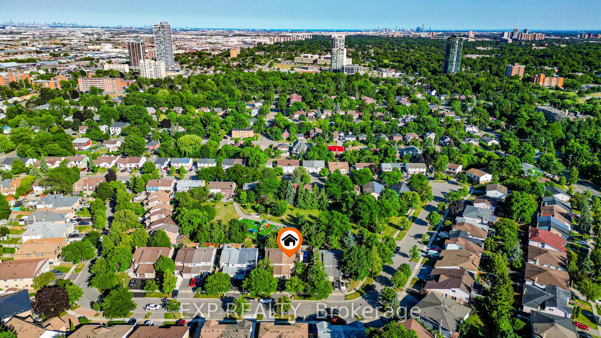 Photo 41 of 76 Salisbury Circle, Brampton, Brampton North — HOMEH