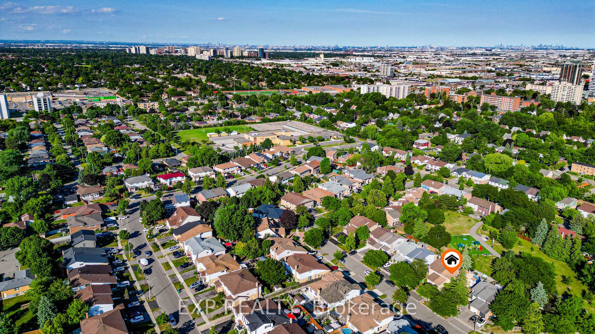 Photo 40 of 76 Salisbury Circle, Brampton, Brampton North — HOMEH