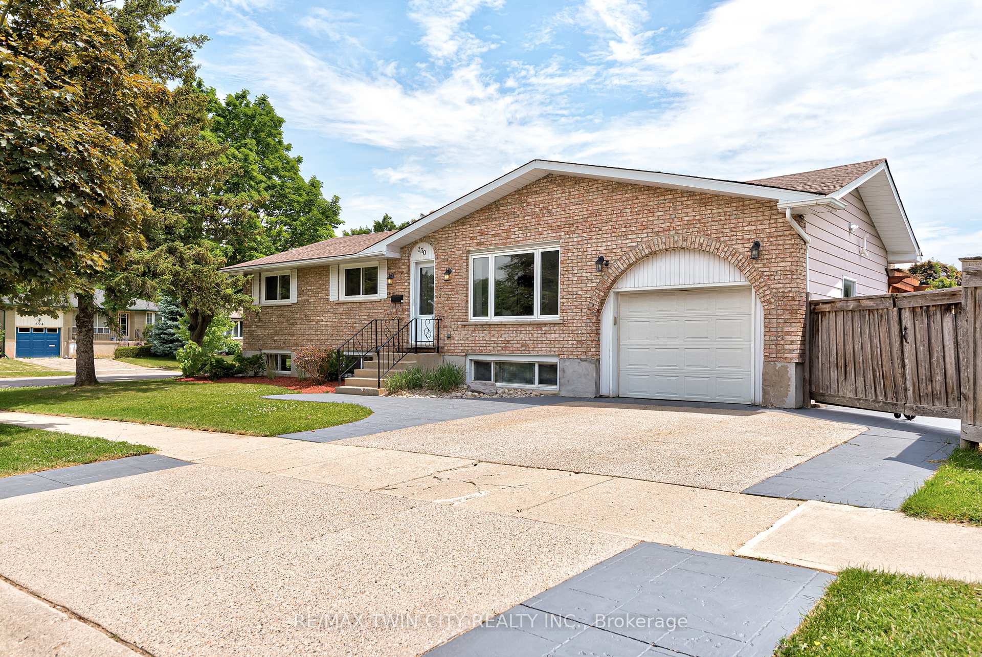 Photo 4 of 330 Martindale Crescent, Waterloo — HOMEH