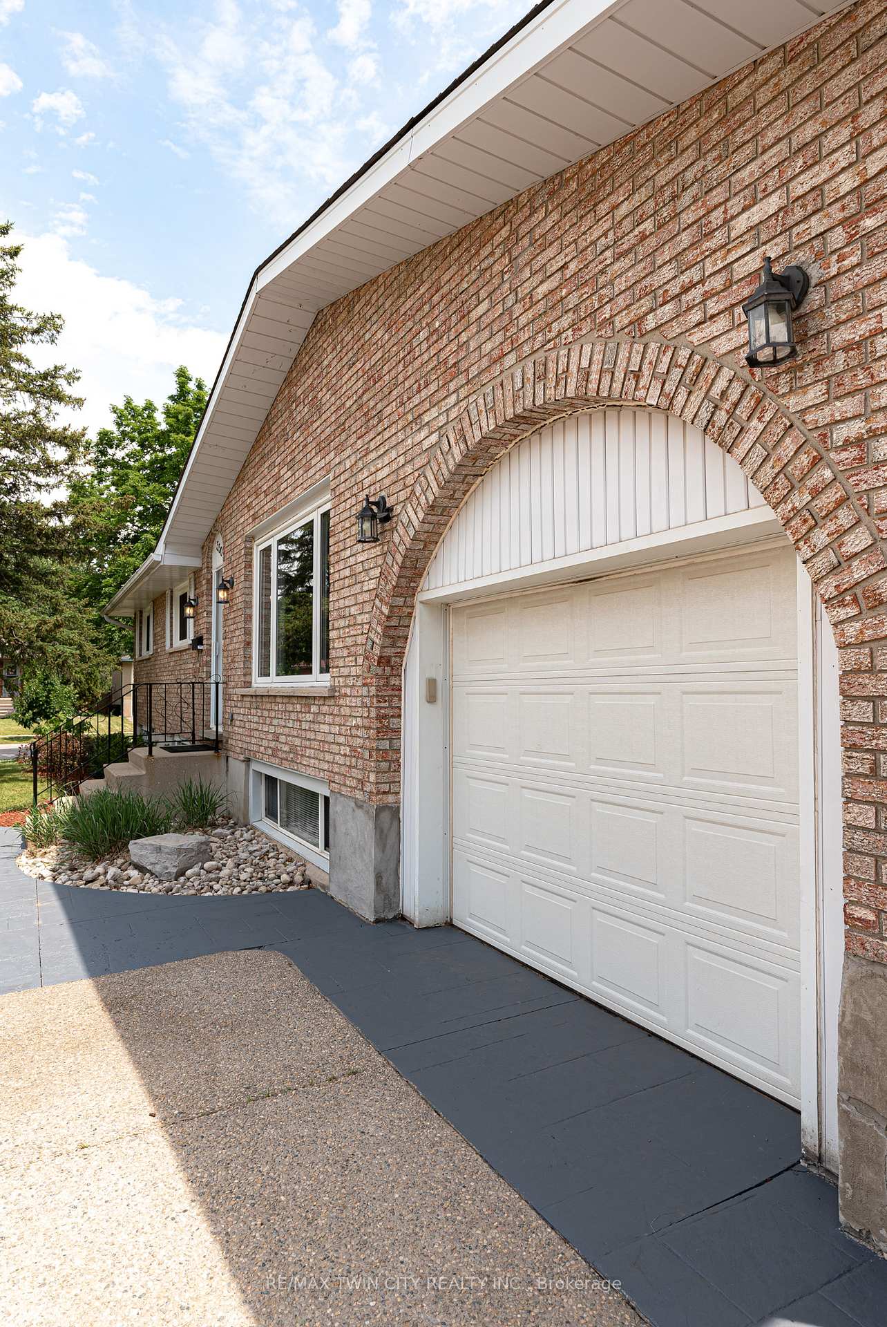 Photo 15 of 330 Martindale Crescent, Waterloo — HOMEH