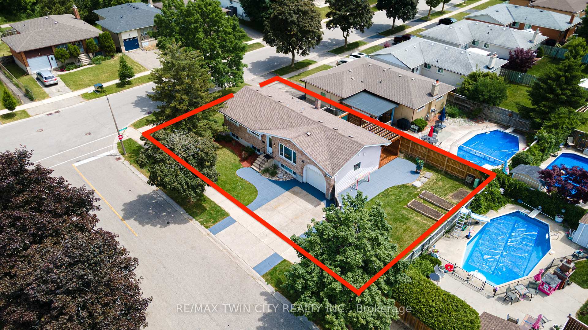 Photo 6 of 330 Martindale Crescent, Waterloo — HOMEH