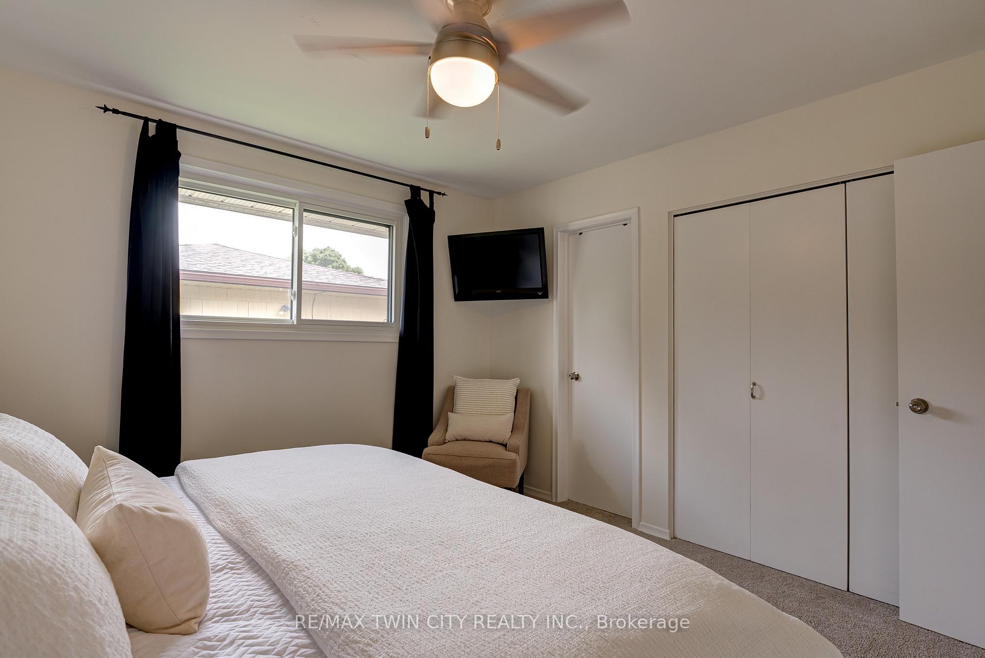 Photo 17 of 330 Martindale Crescent, Waterloo — HOMEH