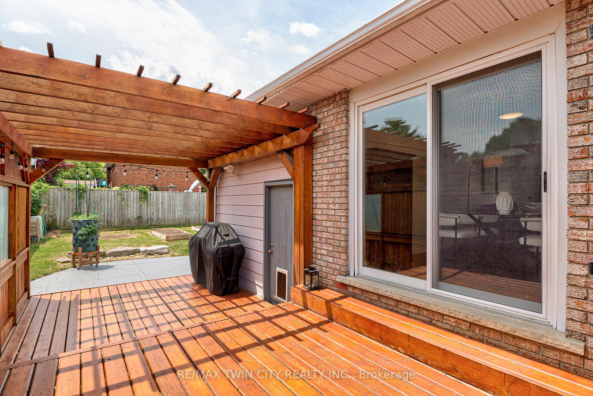 Photo 24 of 330 Martindale Crescent, Waterloo — HOMEH