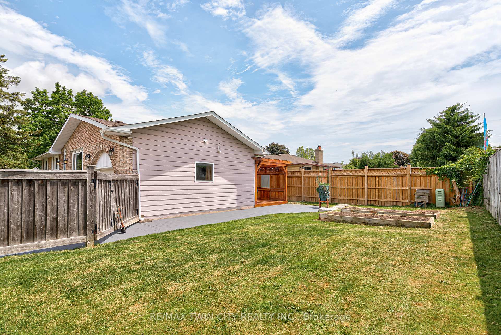 Photo 29 of 330 Martindale Crescent, Waterloo — HOMEH