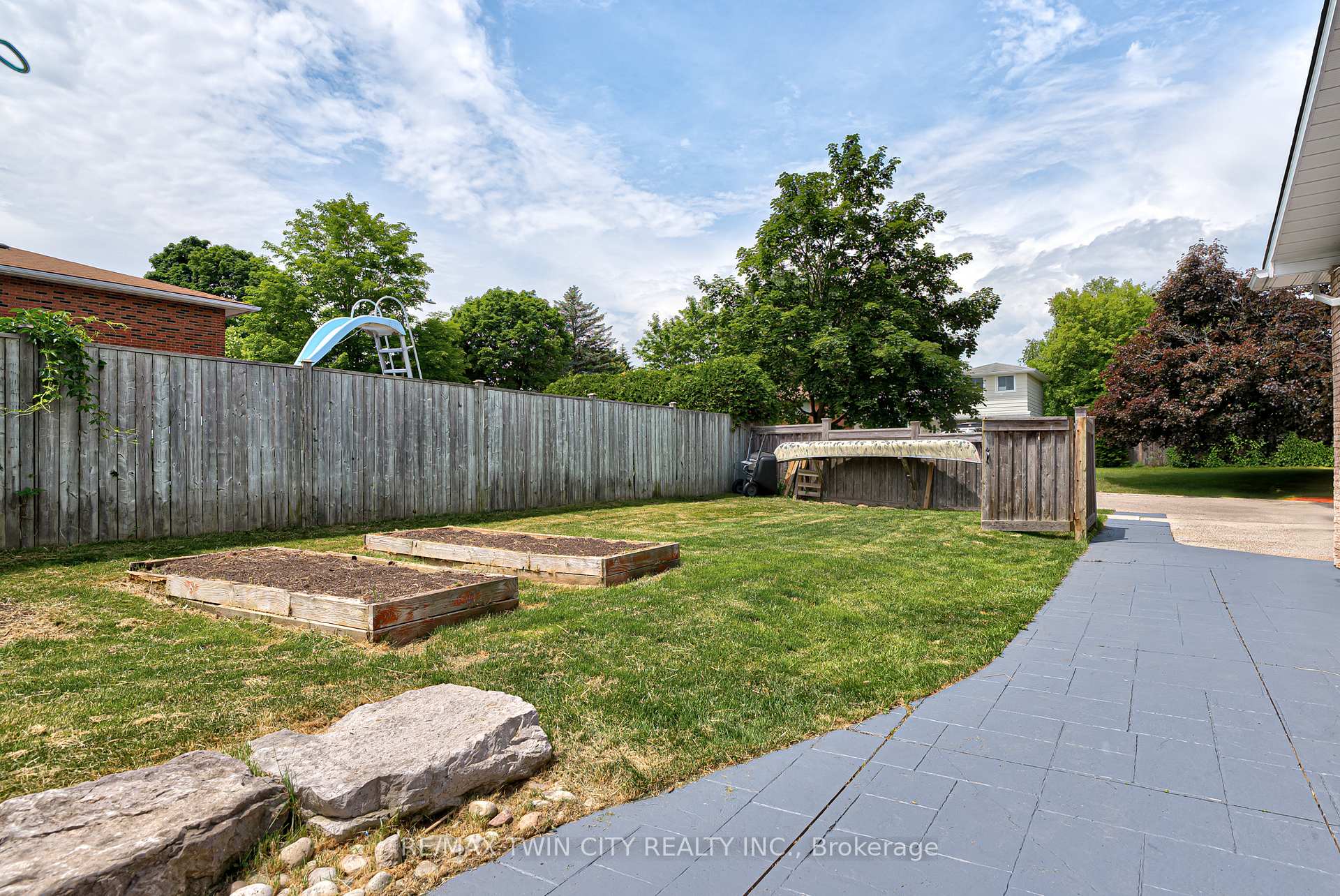 Photo 28 of 330 Martindale Crescent, Waterloo — HOMEH