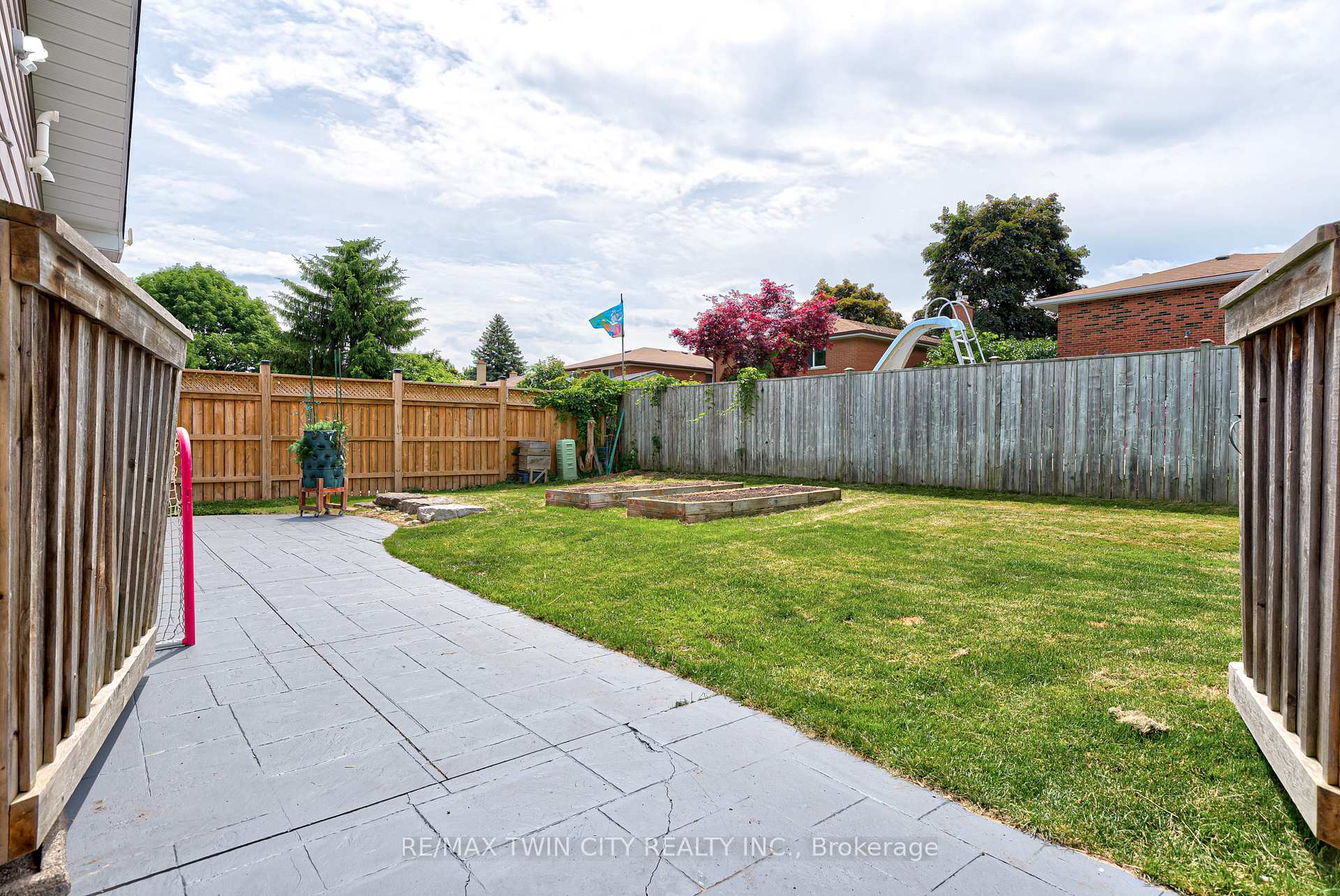 Photo 27 of 330 Martindale Crescent, Waterloo — HOMEH