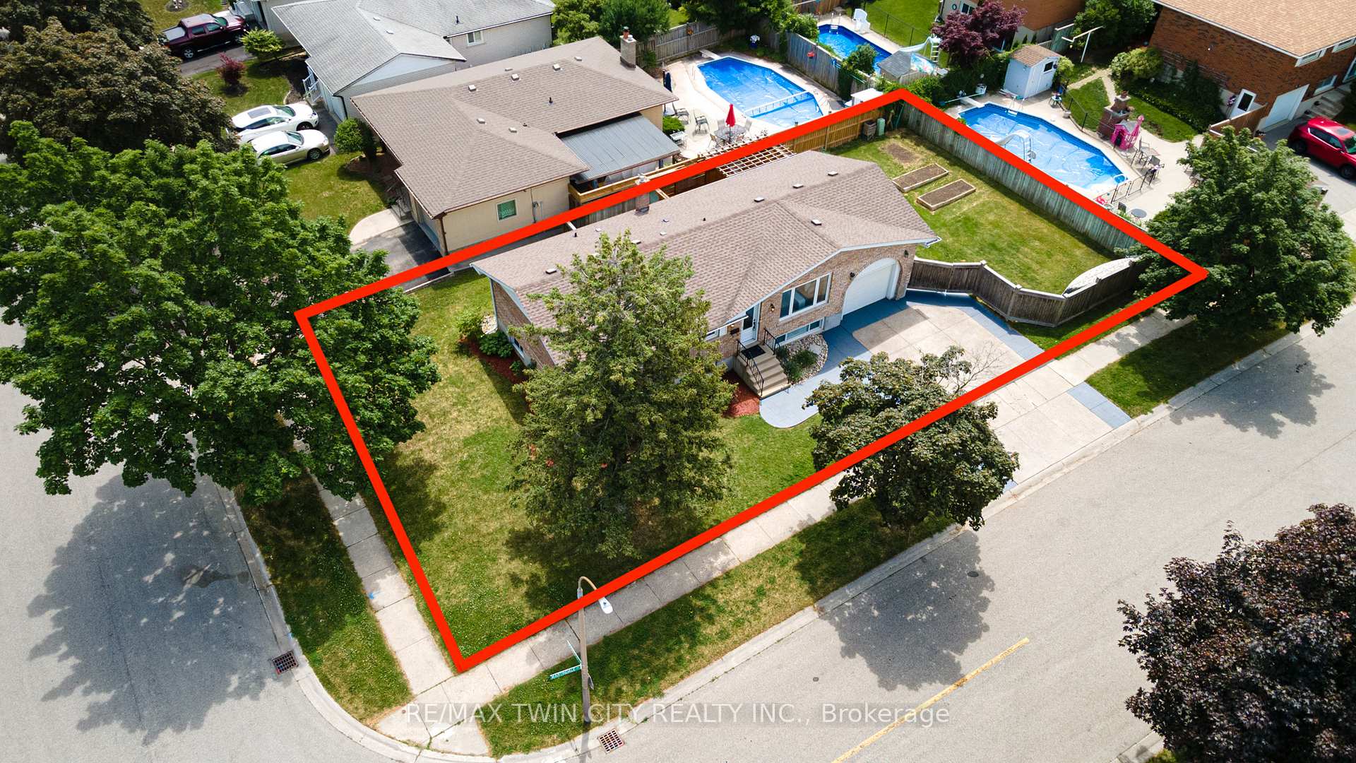 Photo 35 of 330 Martindale Crescent, Waterloo — HOMEH