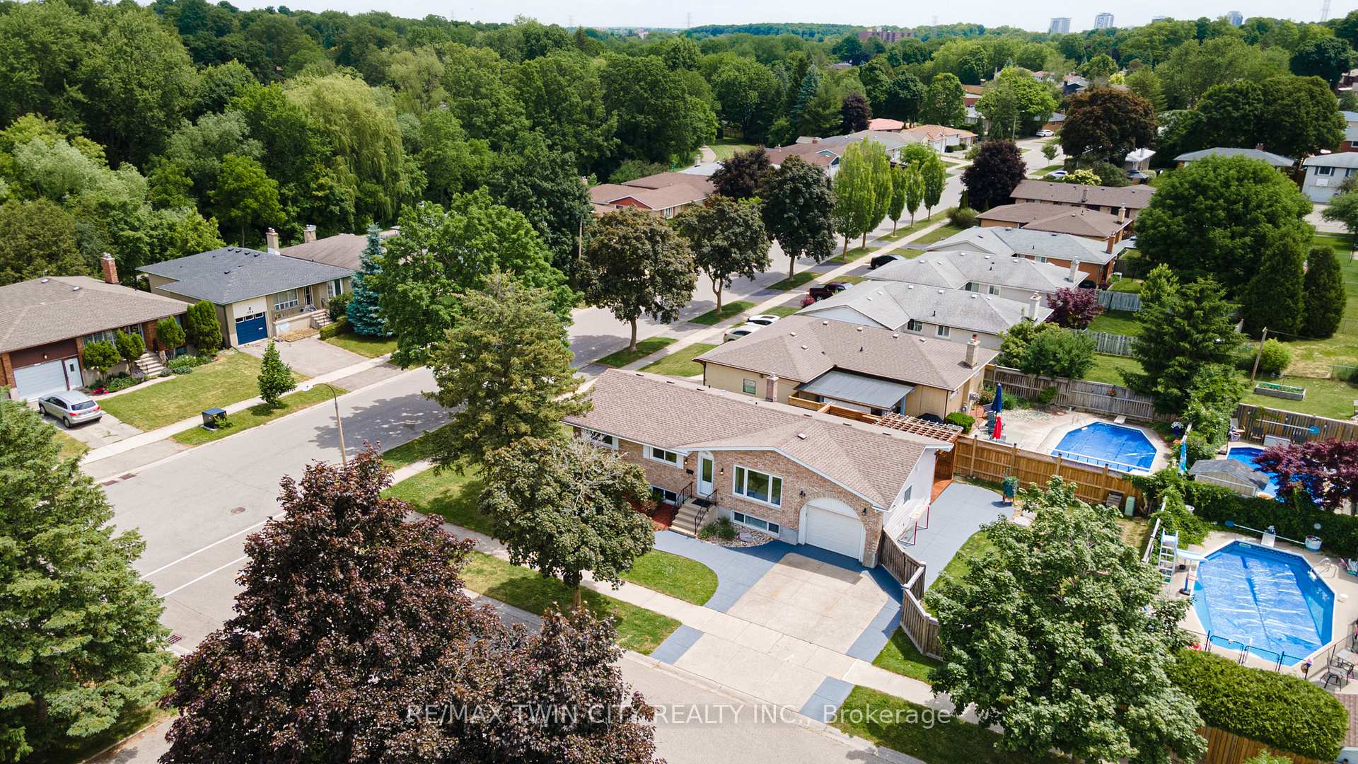 Photo 34 of 330 Martindale Crescent, Waterloo — HOMEH