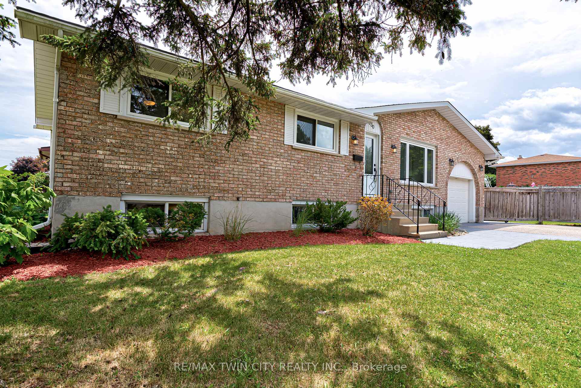 Photo 32 of 330 Martindale Crescent, Waterloo — HOMEH