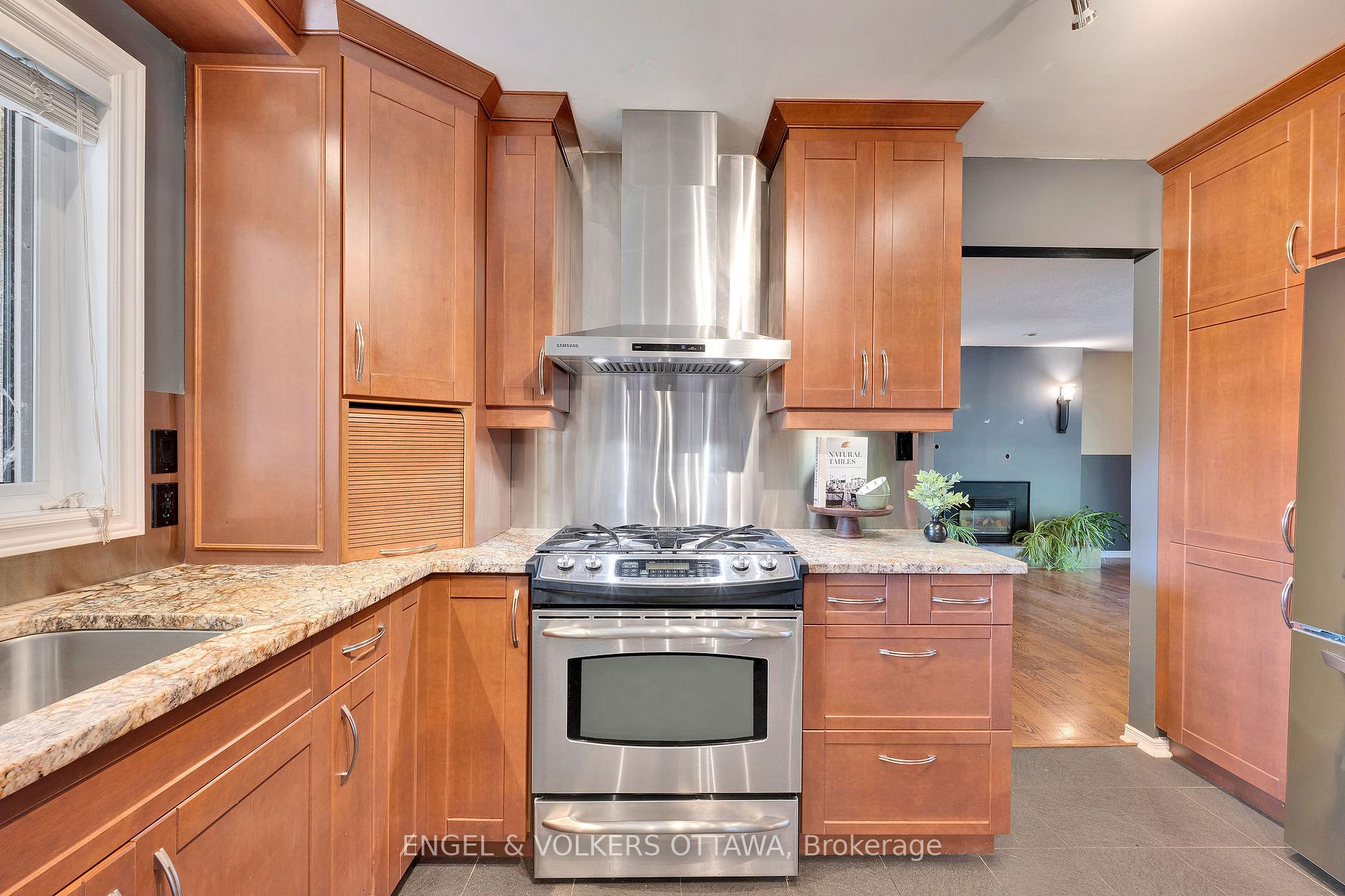 Photo 14 of 5233 Mclean Crescent, Ottawa, Manotick Long Island & Nicholls Island — HOMEH