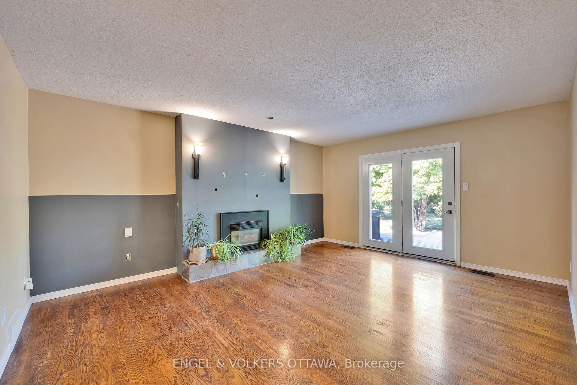 Photo 11 of 5233 Mclean Crescent, Ottawa, Manotick Long Island & Nicholls Island — HOMEH