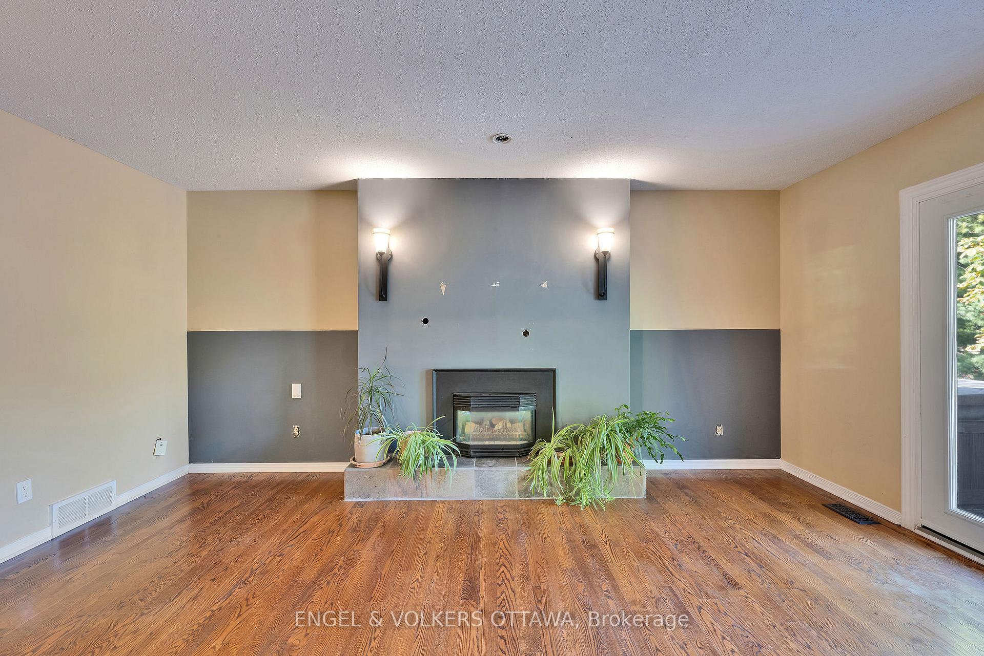 Photo 15 of 5233 Mclean Crescent, Ottawa, Manotick Long Island & Nicholls Island — HOMEH