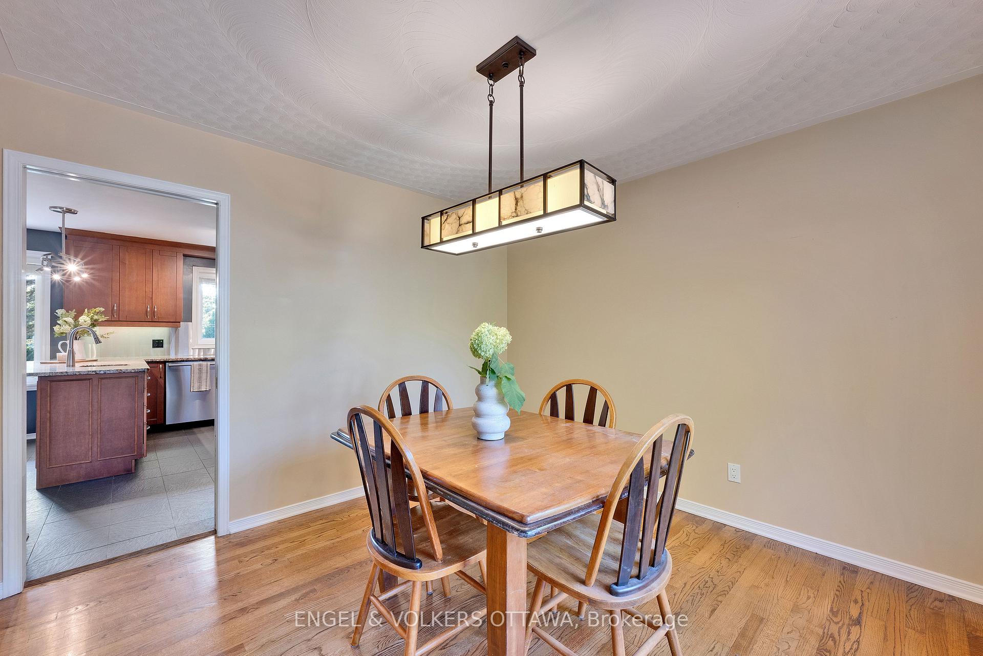 Photo 17 of 5233 Mclean Crescent, Ottawa, Manotick Long Island & Nicholls Island — HOMEH