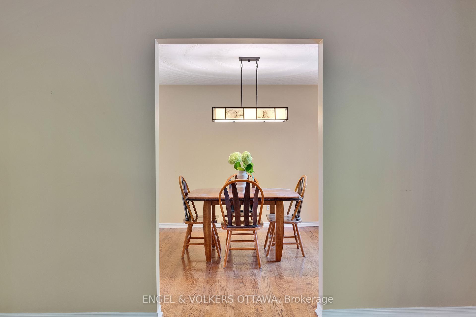 Photo 16 of 5233 Mclean Crescent, Ottawa, Manotick Long Island & Nicholls Island — HOMEH