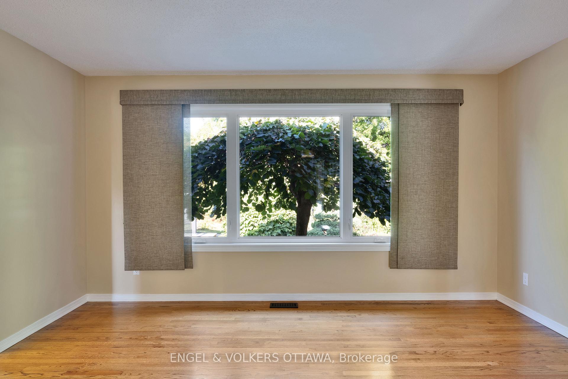 Photo 23 of 5233 Mclean Crescent, Ottawa, Manotick Long Island & Nicholls Island — HOMEH