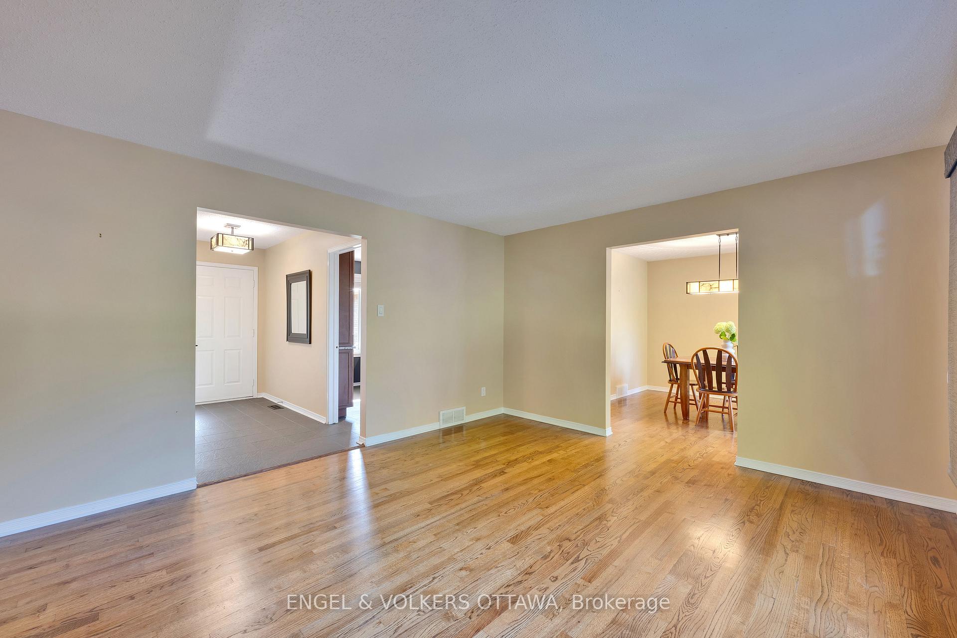 Photo 22 of 5233 Mclean Crescent, Ottawa, Manotick Long Island & Nicholls Island — HOMEH