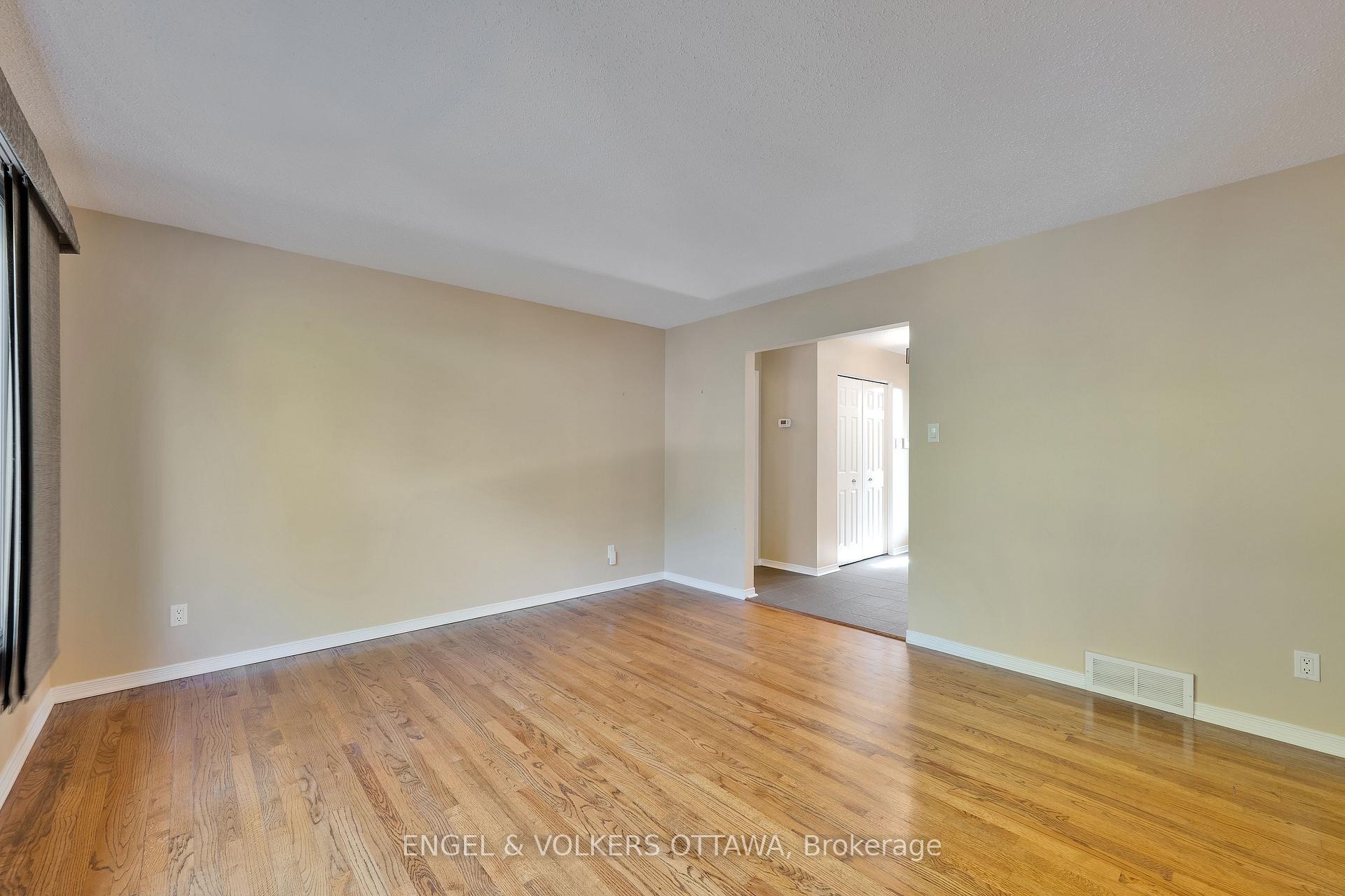 Photo 19 of 5233 Mclean Crescent, Ottawa, Manotick Long Island & Nicholls Island — HOMEH