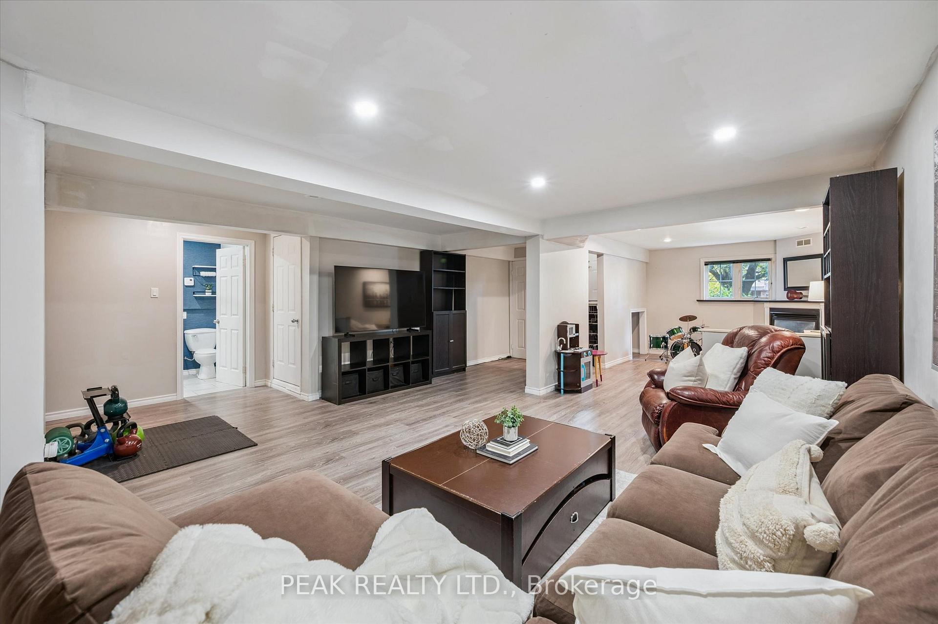 Photo 27 of 372 Imperial Road S, Guelph, Willow West/Sugarbush/West Acres — HOMEH