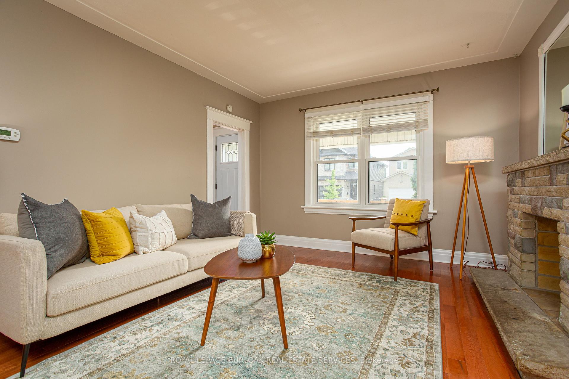 Photo 9 of 209 Weir Street N, Hamilton, Homeside — HOMEH