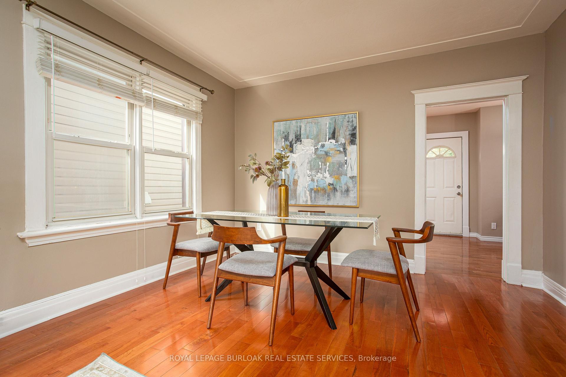 Photo 8 of 209 Weir Street N, Hamilton, Homeside — HOMEH