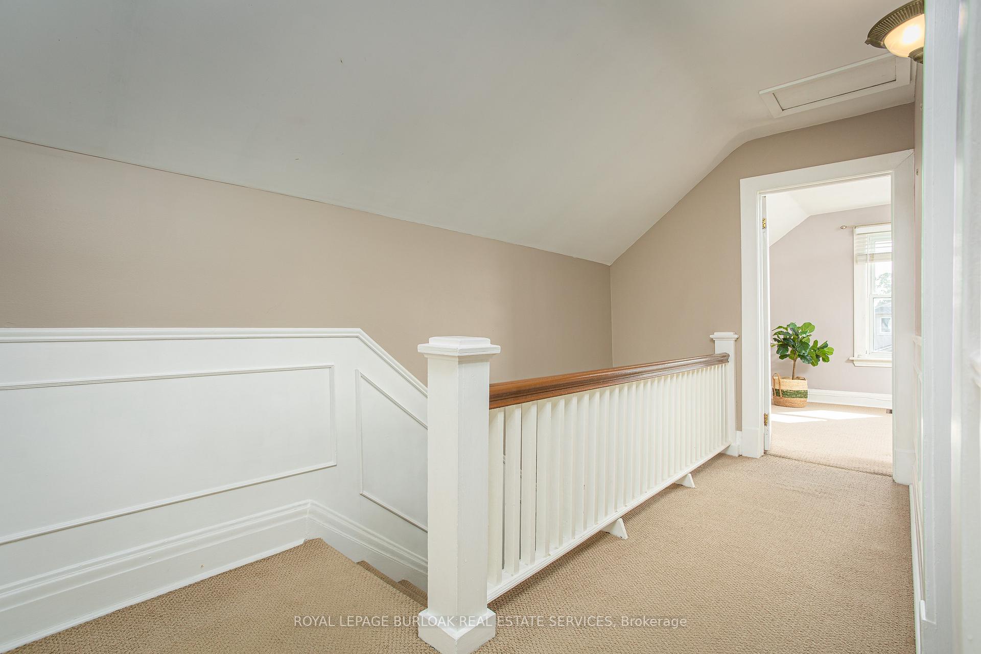Photo 4 of 209 Weir Street N, Hamilton, Homeside — HOMEH