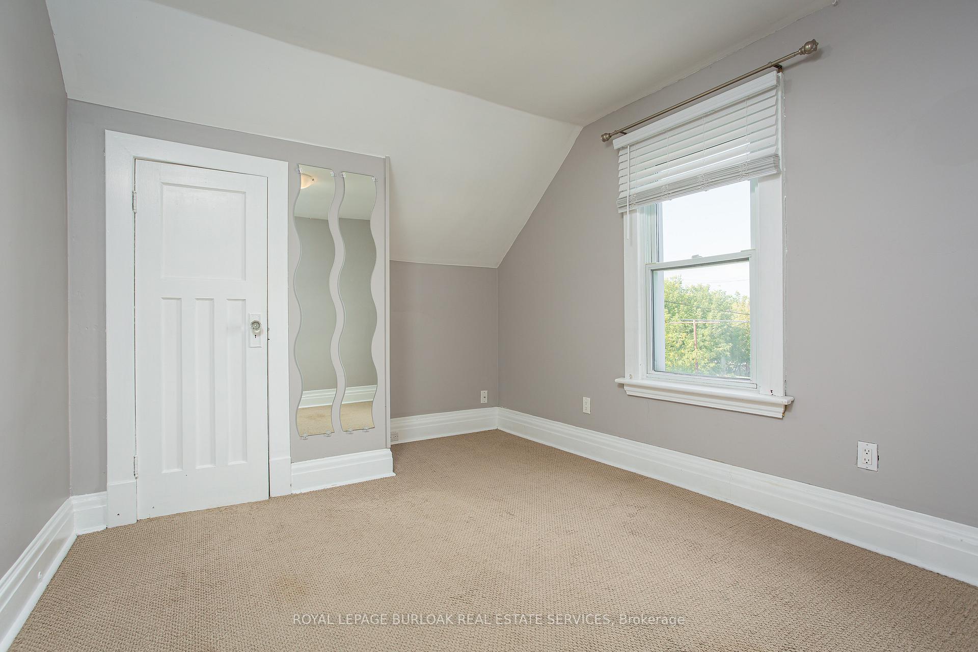 Photo 20 of 209 Weir Street N, Hamilton, Homeside — HOMEH