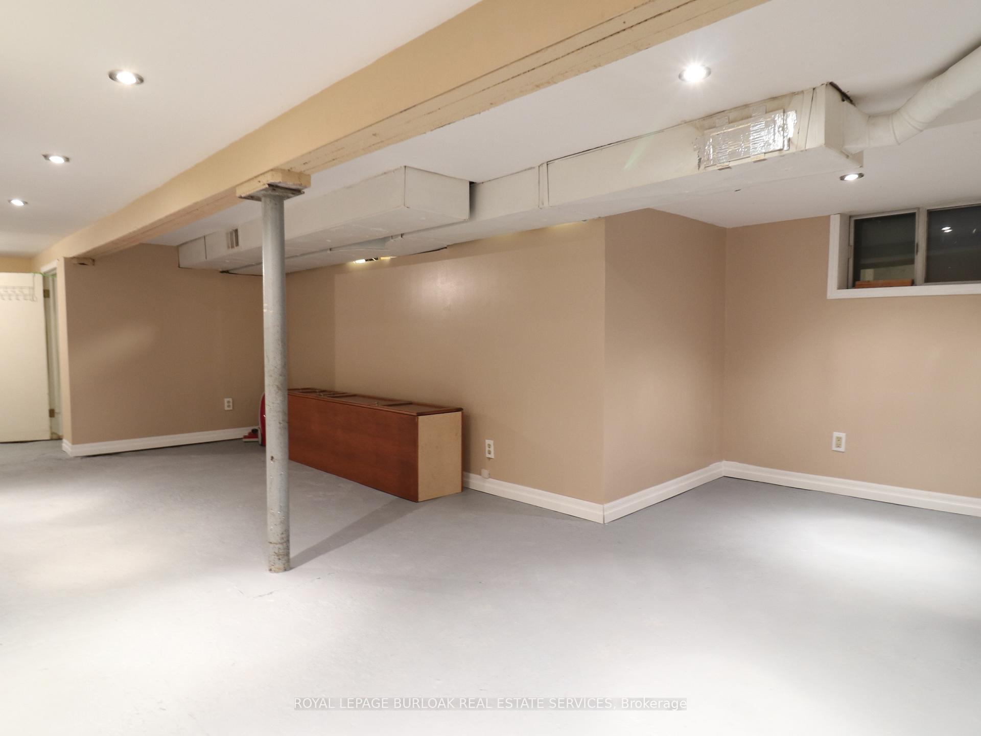 Photo 16 of 209 Weir Street N, Hamilton, Homeside — HOMEH