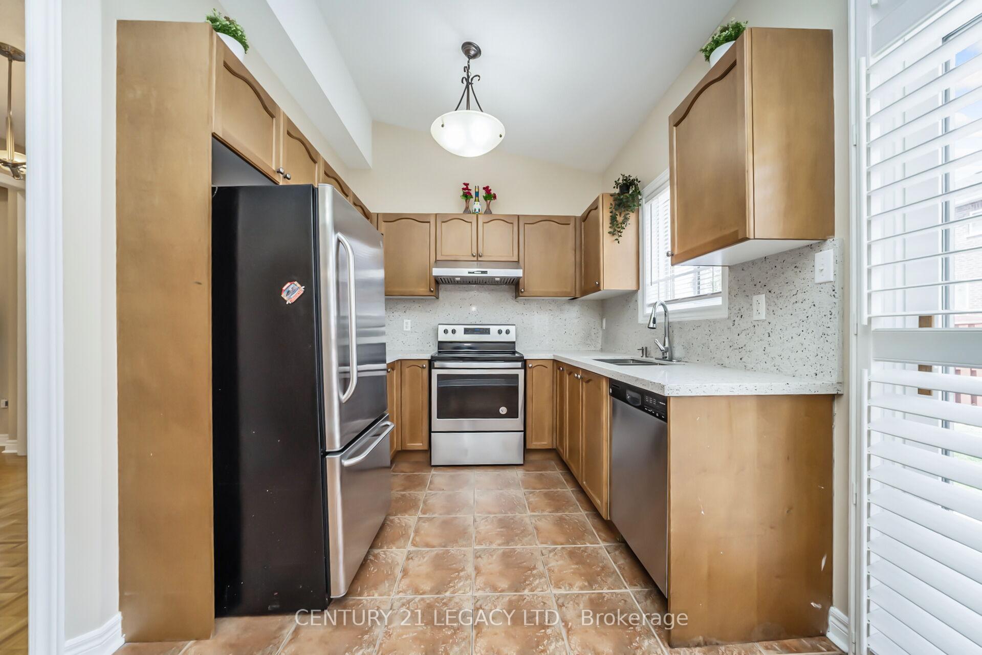 Photo 7 of 11 Nathaniel Crescent, Brampton, Bram East — HOMEH