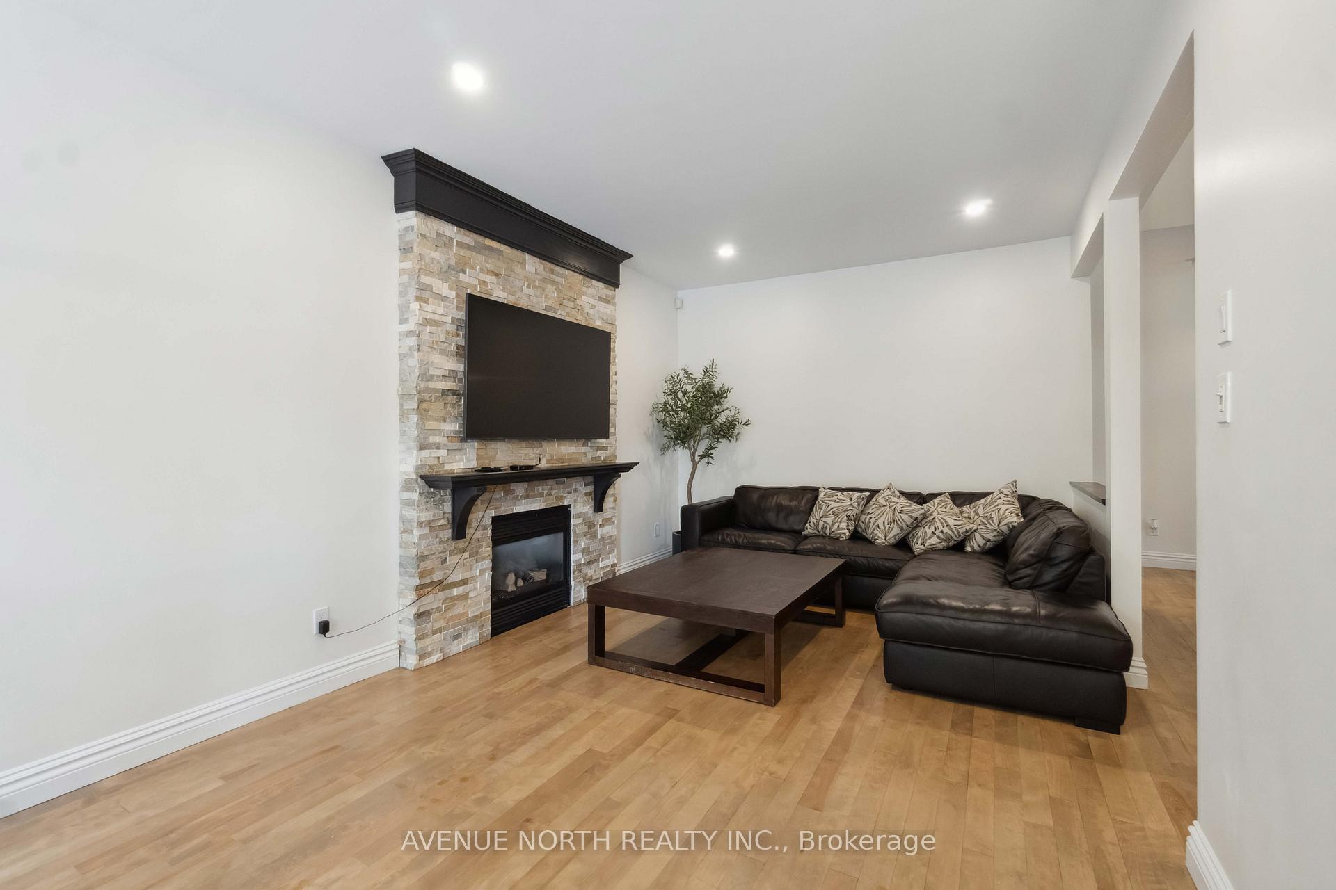 Photo 15 of 141 Grandpark Circle, Ottawa, Hunt Club Park — HOMEH