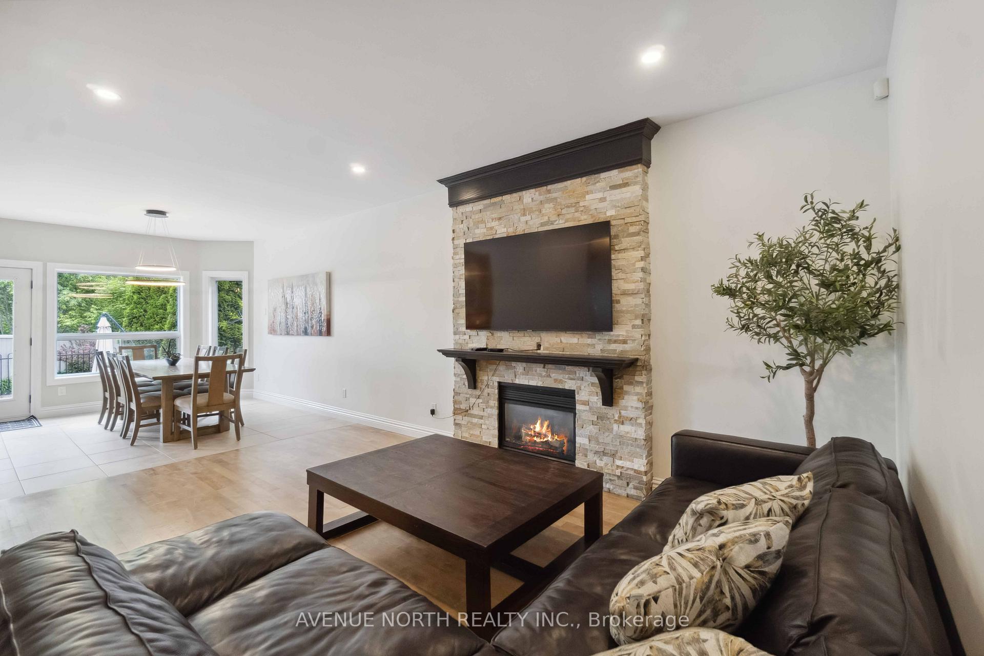 Photo 13 of 141 Grandpark Circle, Ottawa, Hunt Club Park — HOMEH