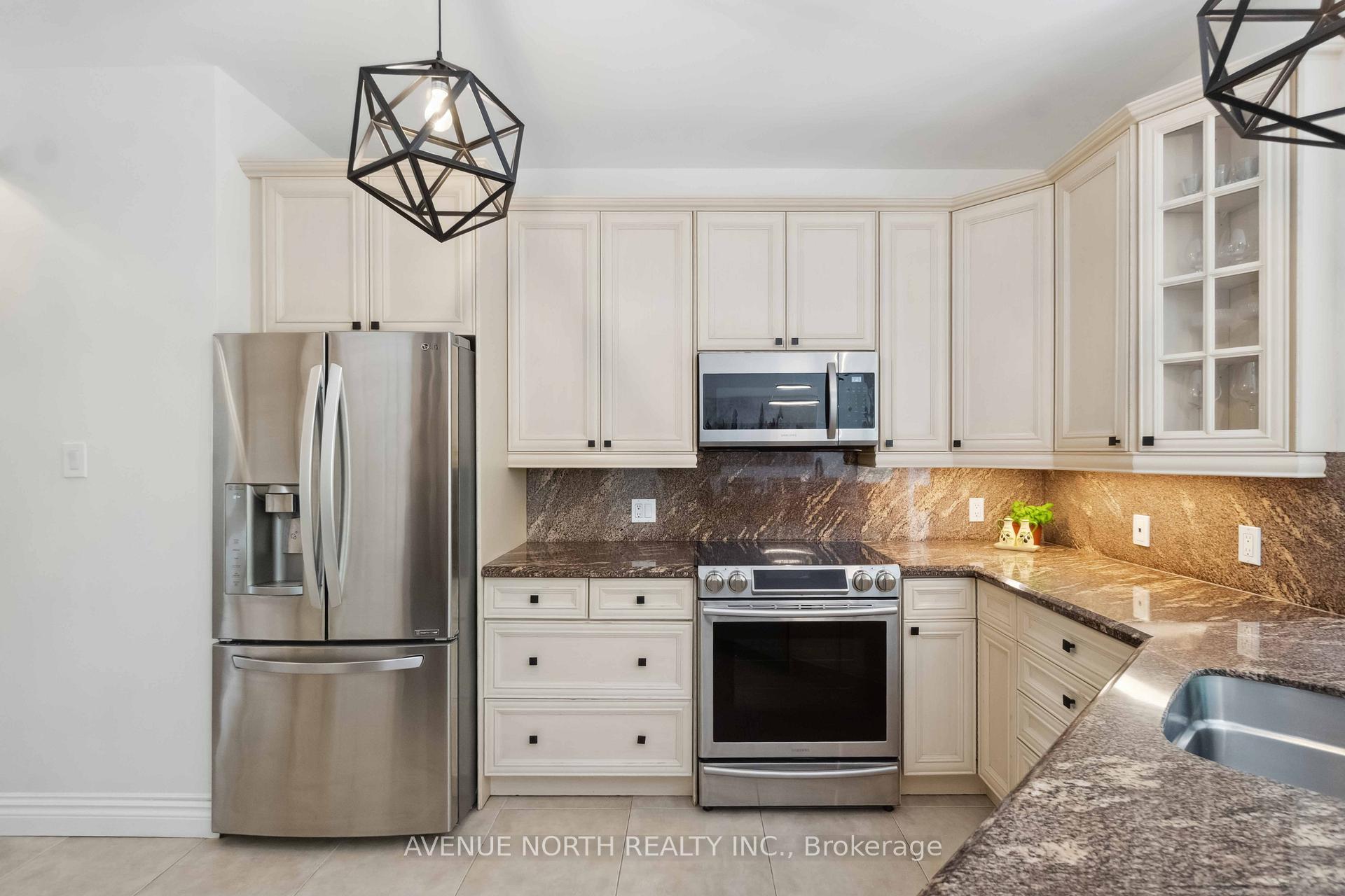 Photo 8 of 141 Grandpark Circle, Ottawa, Hunt Club Park — HOMEH