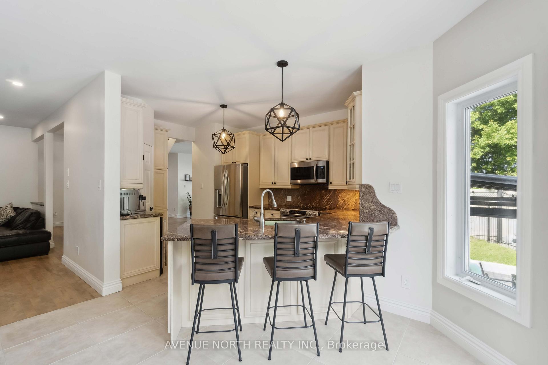 Photo 12 of 141 Grandpark Circle, Ottawa, Hunt Club Park — HOMEH