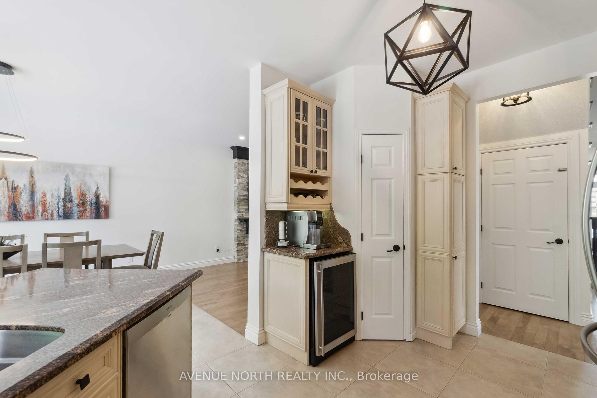Photo 11 of 141 Grandpark Circle, Ottawa, Hunt Club Park — HOMEH