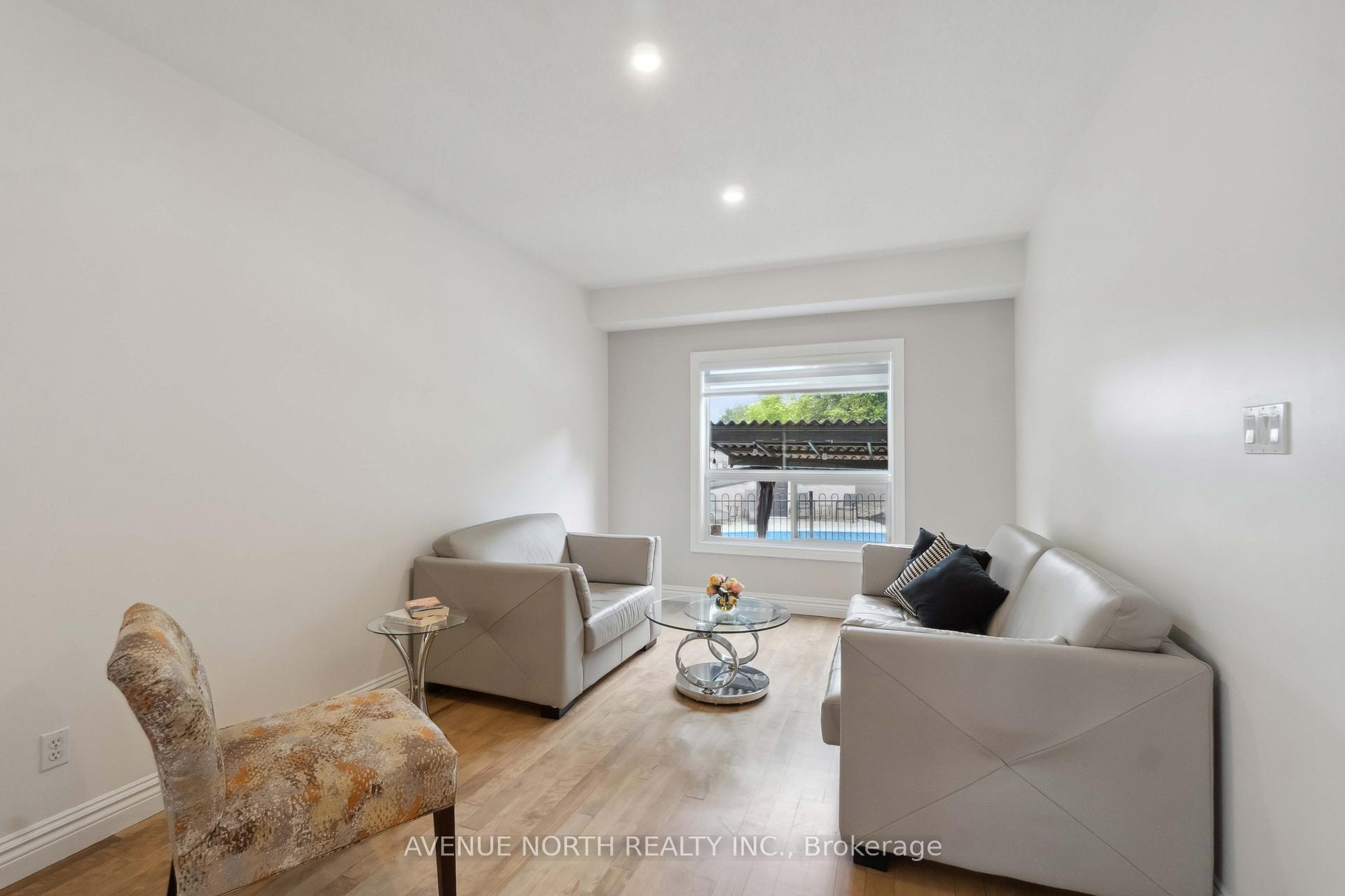 Photo 5 of 141 Grandpark Circle, Ottawa, Hunt Club Park — HOMEH
