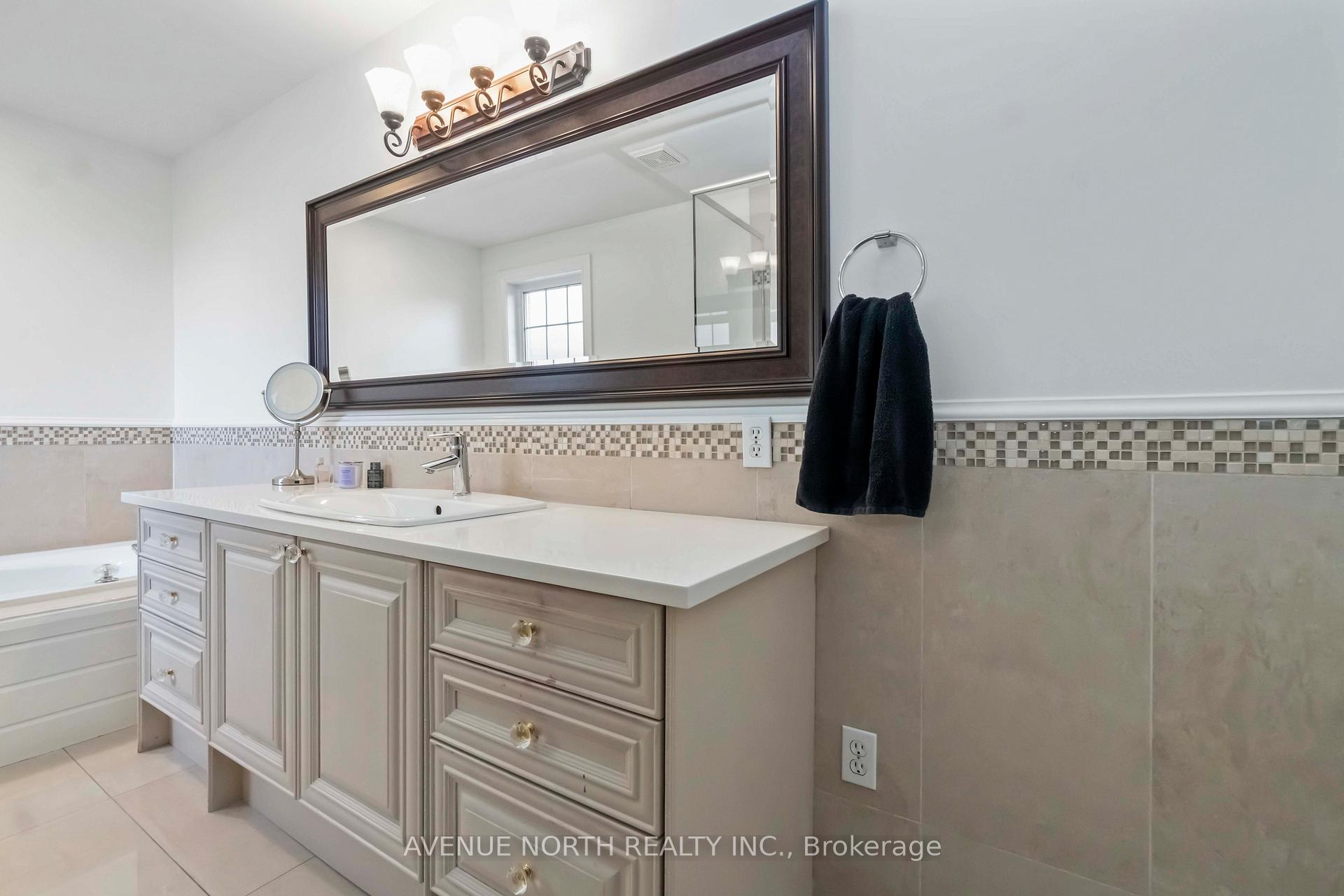 Photo 34 of 141 Grandpark Circle, Ottawa, Hunt Club Park — HOMEH