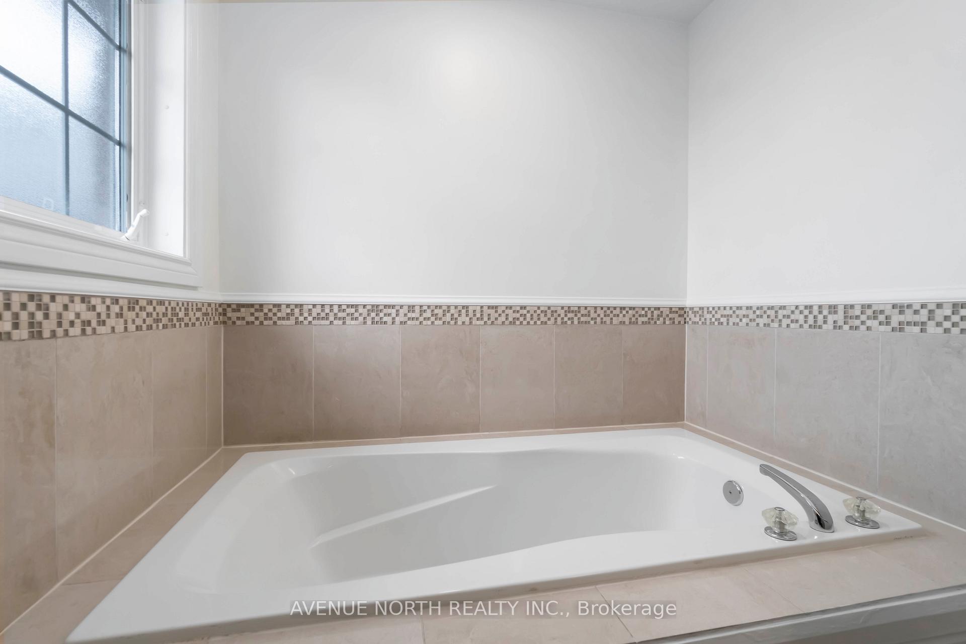 Photo 17 of 141 Grandpark Circle, Ottawa, Hunt Club Park — HOMEH