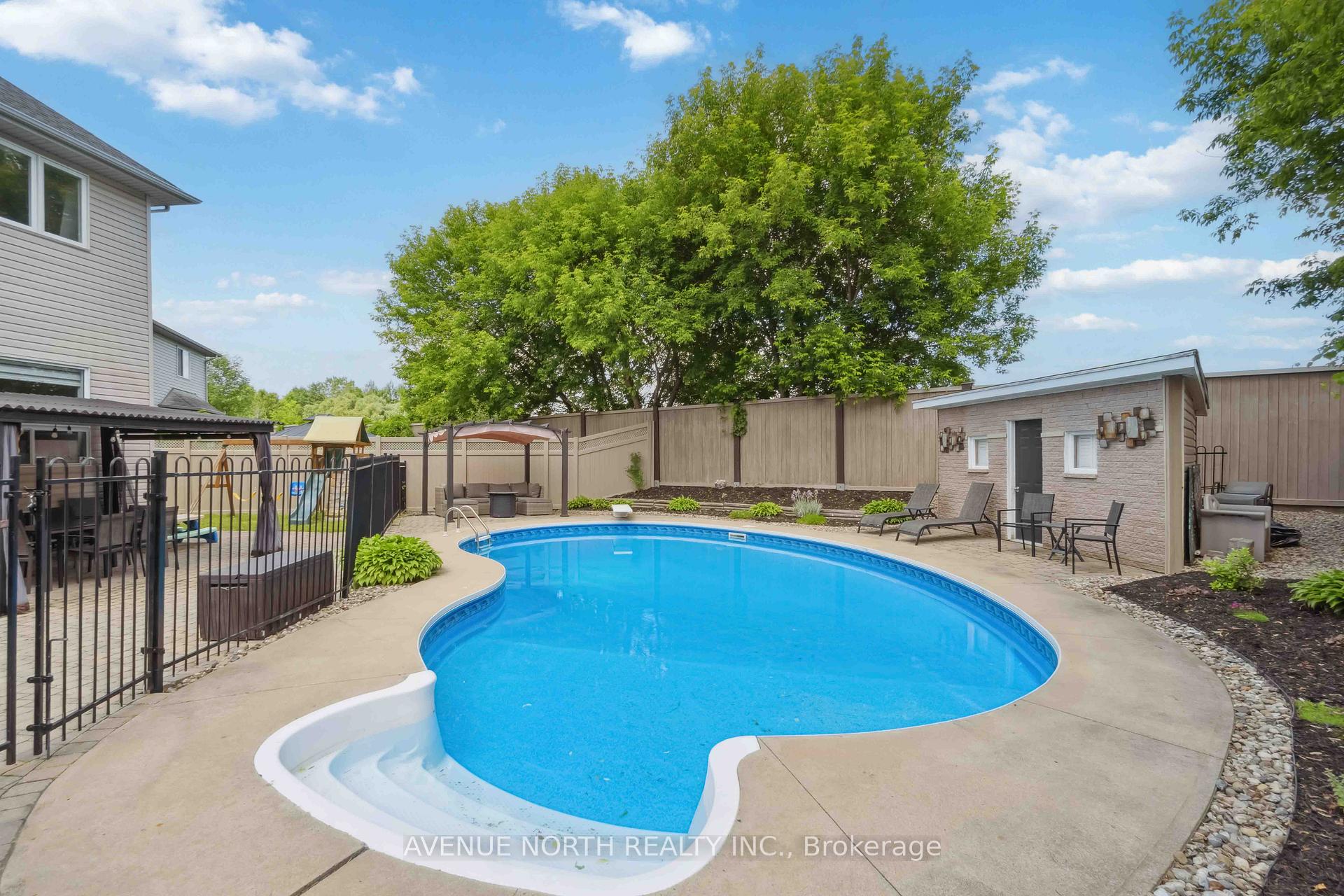 Photo 32 of 141 Grandpark Circle, Ottawa, Hunt Club Park — HOMEH