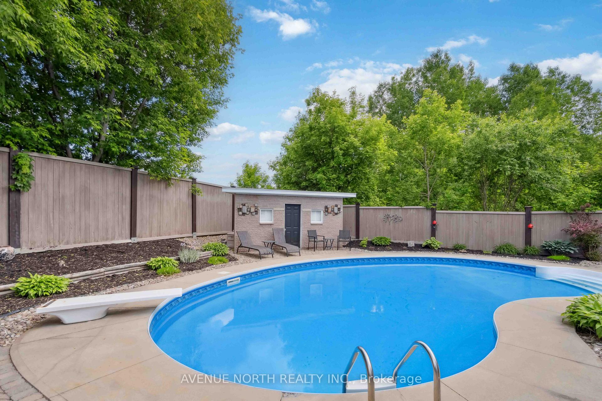 Photo 45 of 141 Grandpark Circle, Ottawa, Hunt Club Park — HOMEH