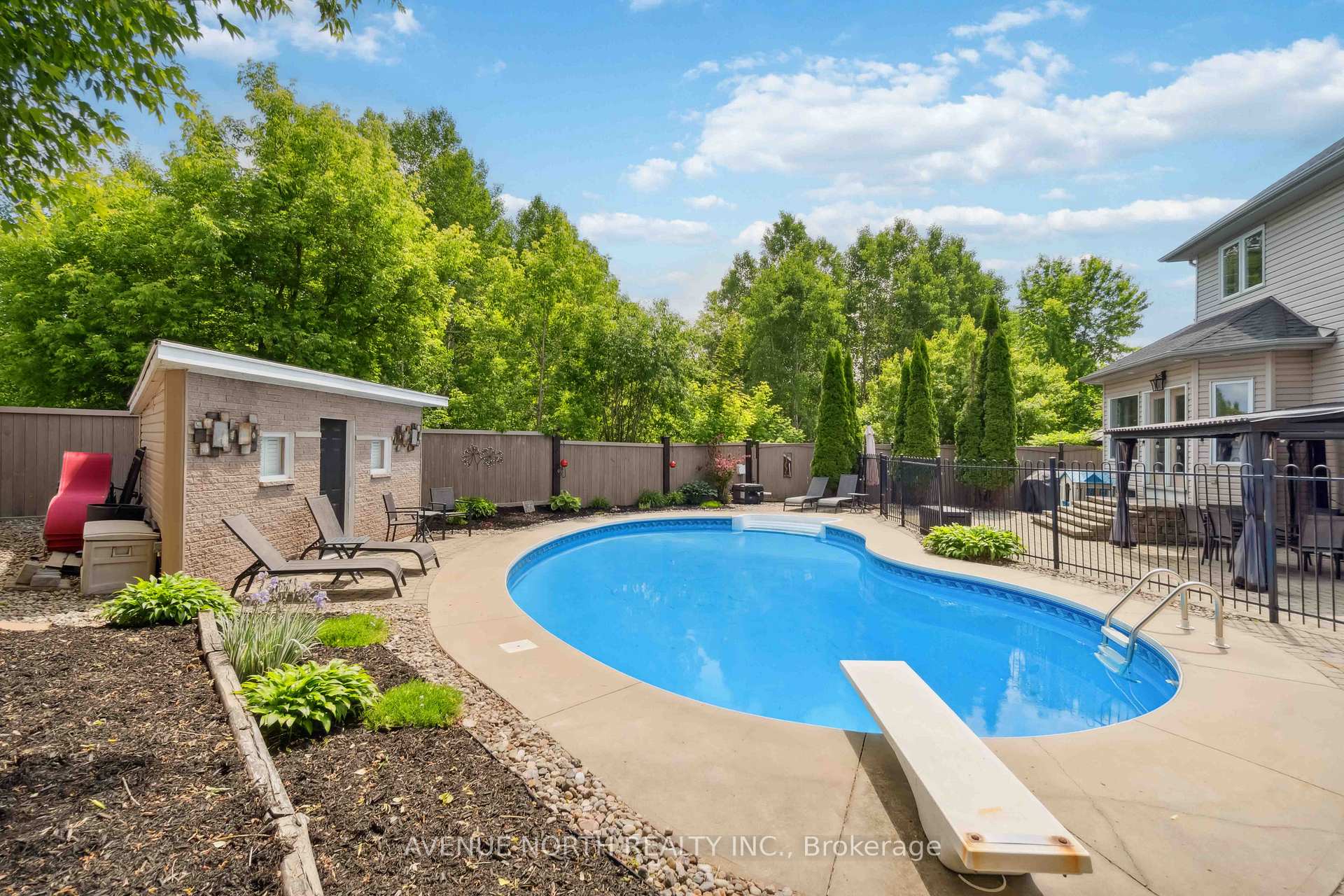 Photo 29 of 141 Grandpark Circle, Ottawa, Hunt Club Park — HOMEH